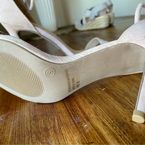 Pink suede women’s heels - Picture 3 of 3